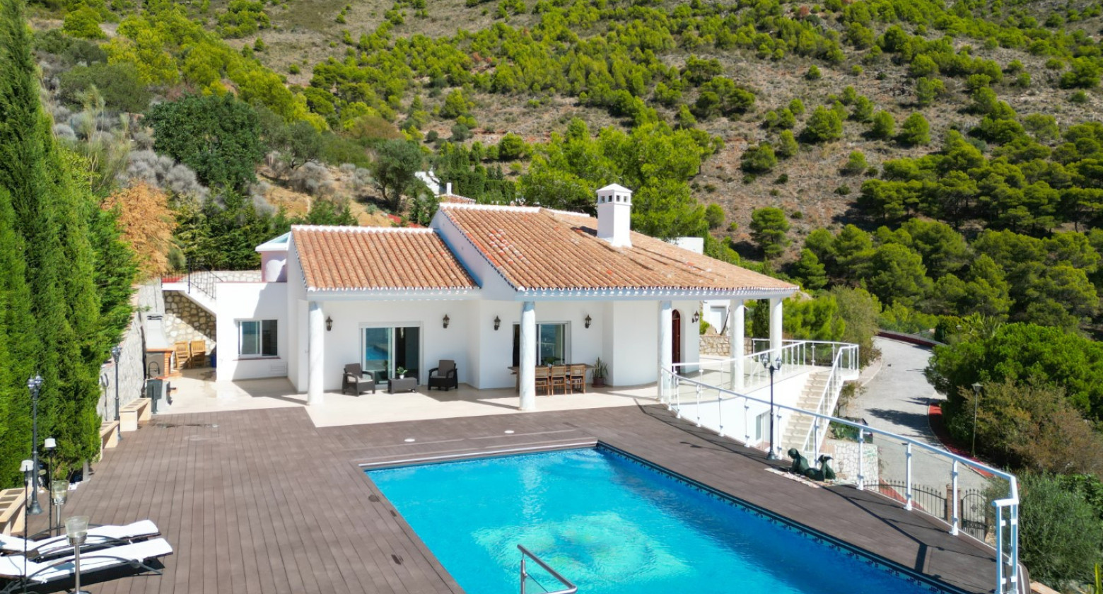 Exquisita villa en Mijas con impresionantes vistas al mar