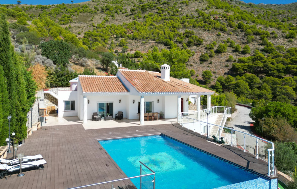 Exquisita villa en Mijas con impresionantes vistas al mar