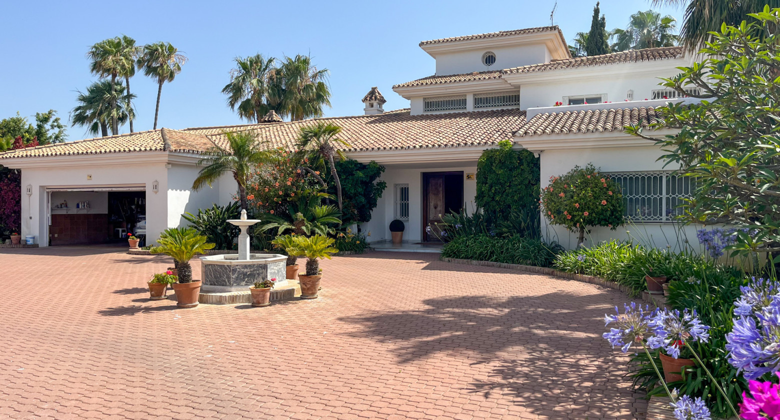 Stunning villa in Guadalmina Baja, Marbella