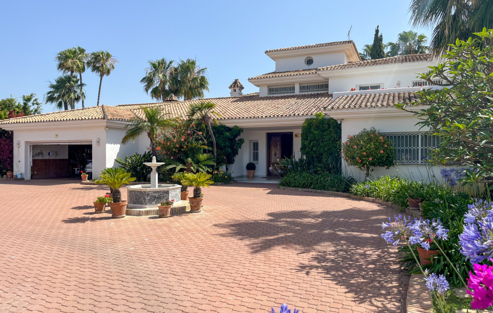 Stunning villa in Guadalmina Baja, Marbella