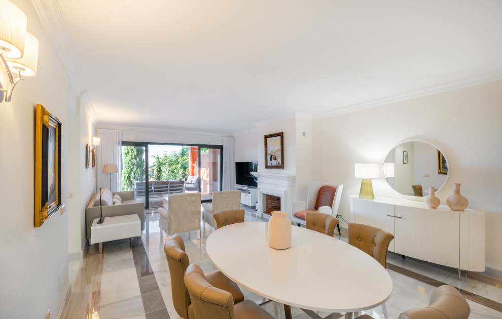 Apartamento en Monte Halcones, Benahavis