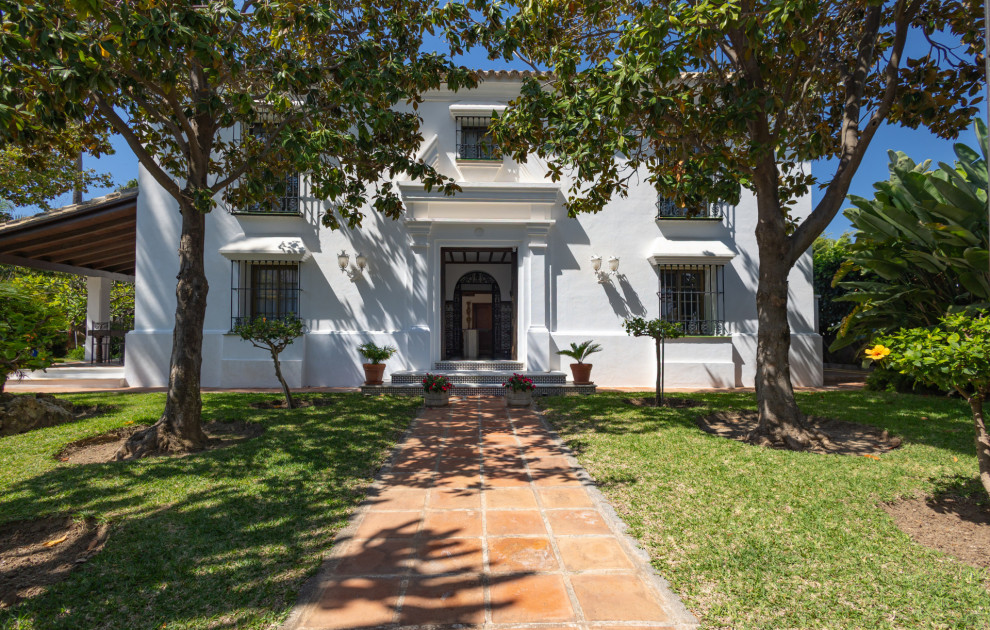 Andalusian Style Beachside Villa in Cortijo Blanco Marbella