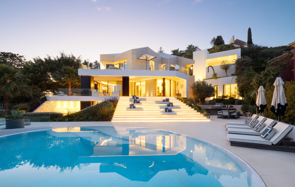 Exceptional villa in El Herrojo, Benahavis