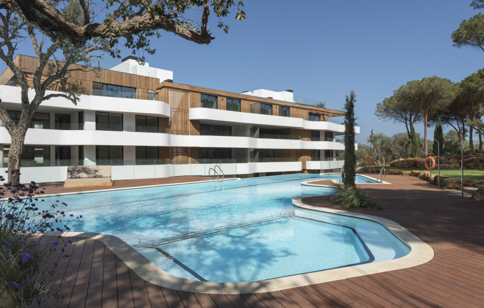 Elegant Ground-Floor Apartment with Private Garden in the Heart of Sotogrande