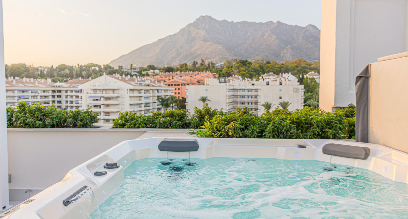 Luxury Penthouse with Jacuzzi and Views – Guadalpin Hotel, Golden Mile, Marbella