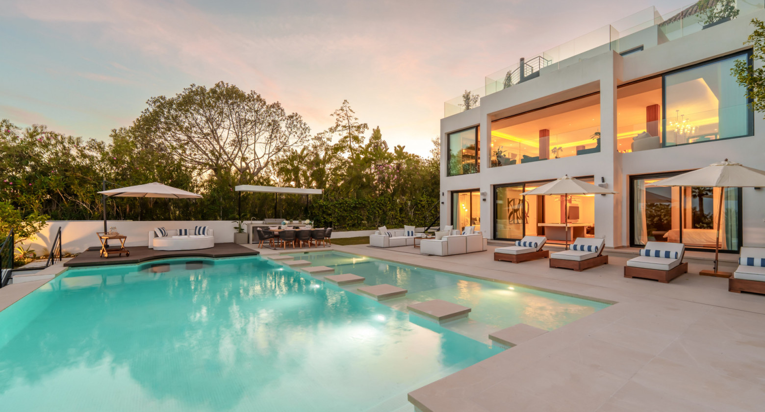 Contemporary villa in Los Naranjos, Marbella