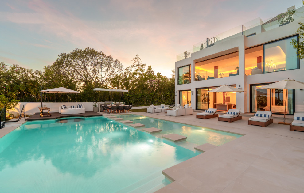 Contemporary villa in Los Naranjos, Marbella