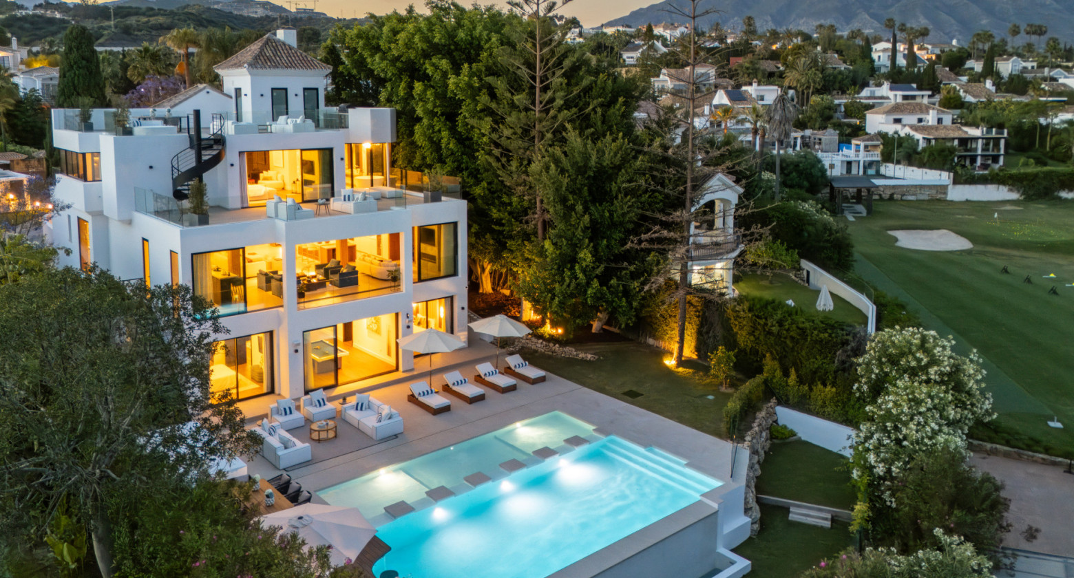 Contemporary villa in Los Naranjos, Marbella