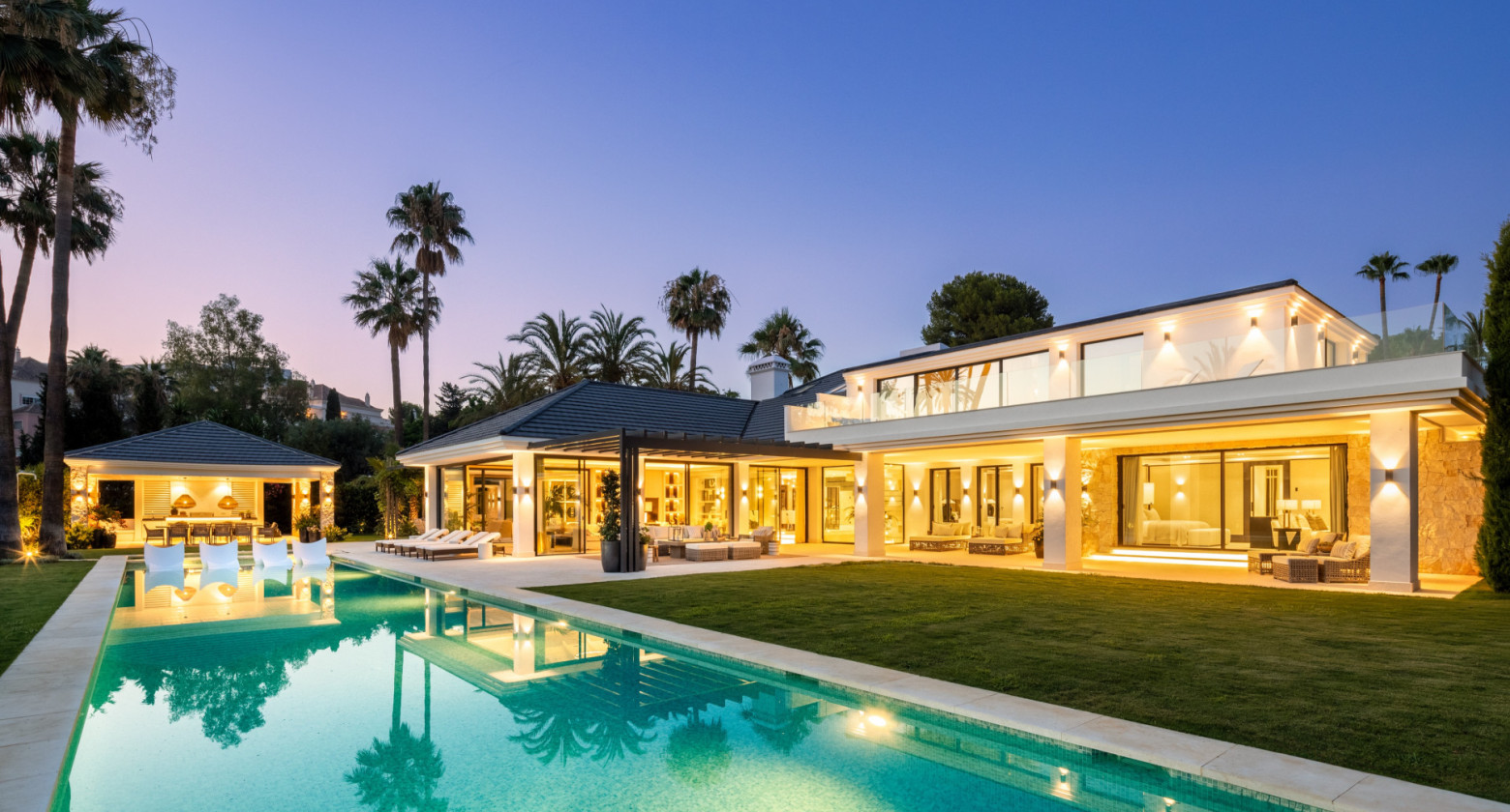 Frontline golf villa in Las Brisas, Nueva Andalucia