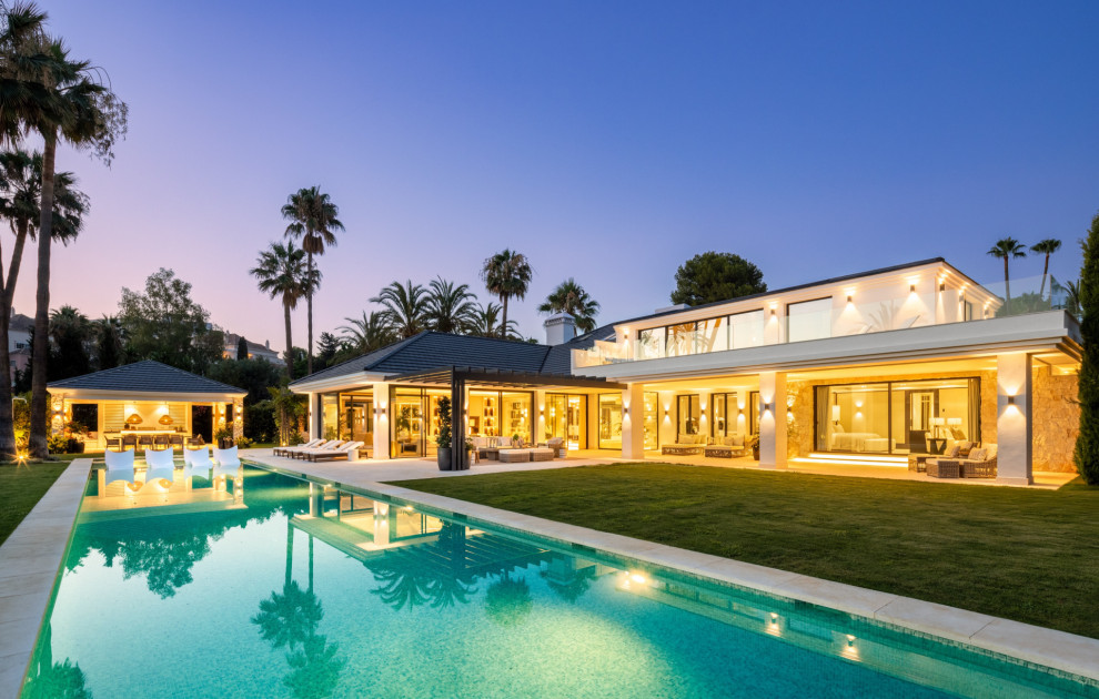 Frontline golf villa in Las Brisas, Nueva Andalucia