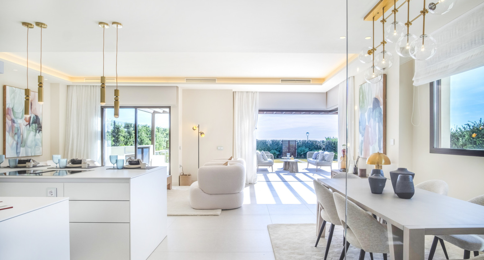 Villa en primera línea de playa en Nueva Milla de Oro, Estepona