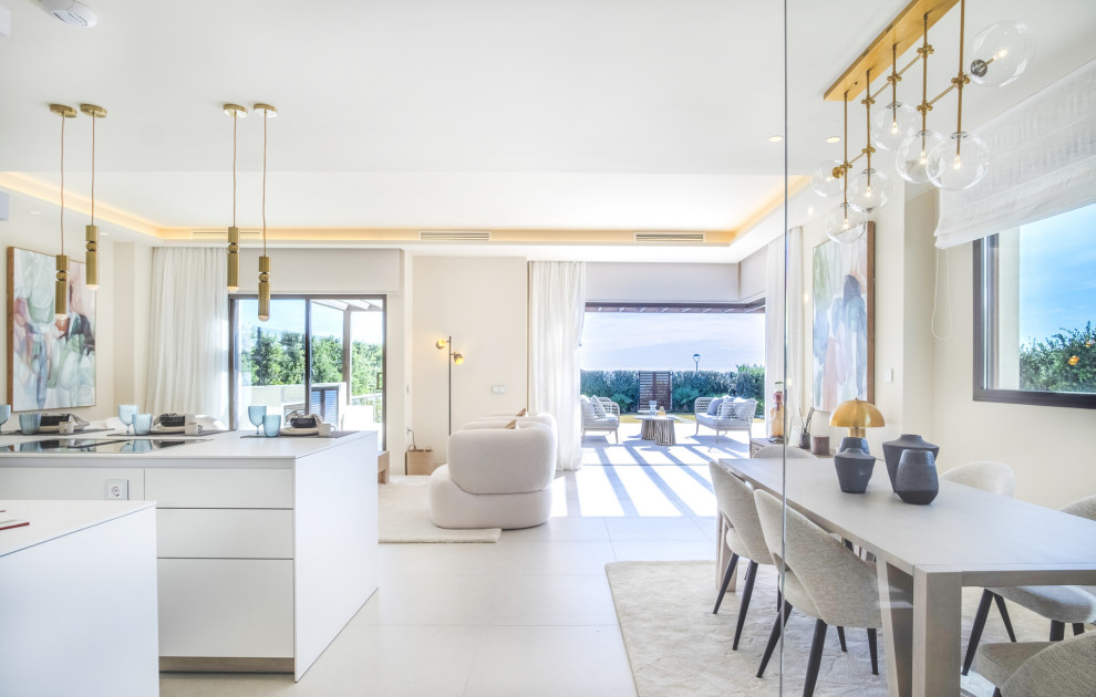 Villa en primera línea de playa en Nueva Milla de Oro, Estepona