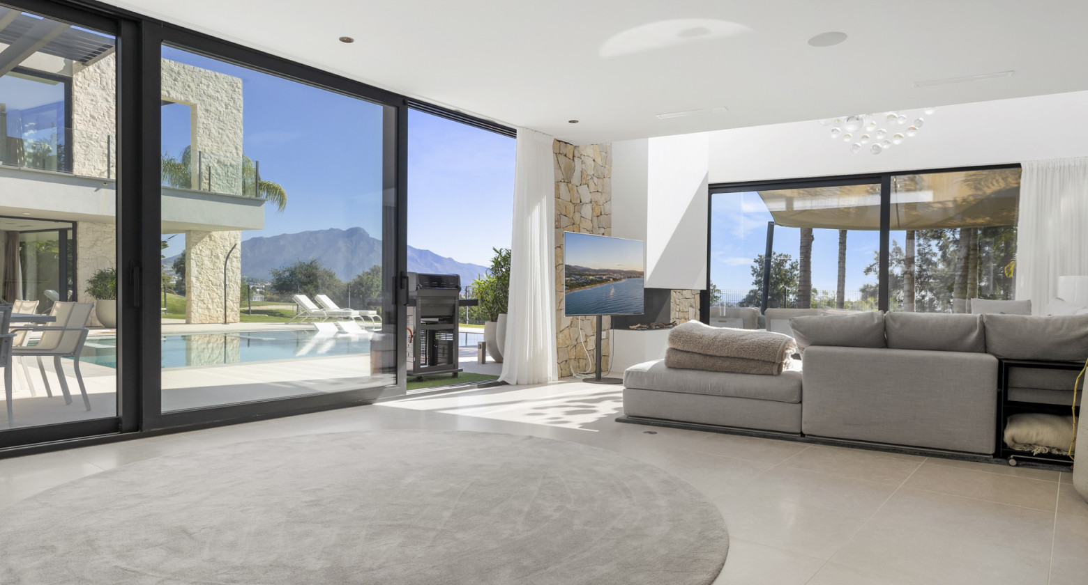Exceptional newly built villa in La Alqueria, Benahavis