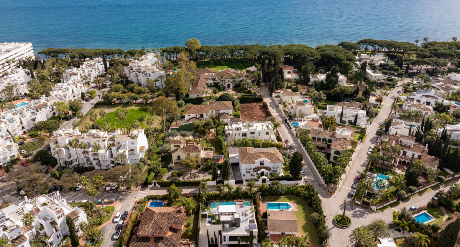 Villa excepcional en primera línea de playa en Casablanca, Marbella