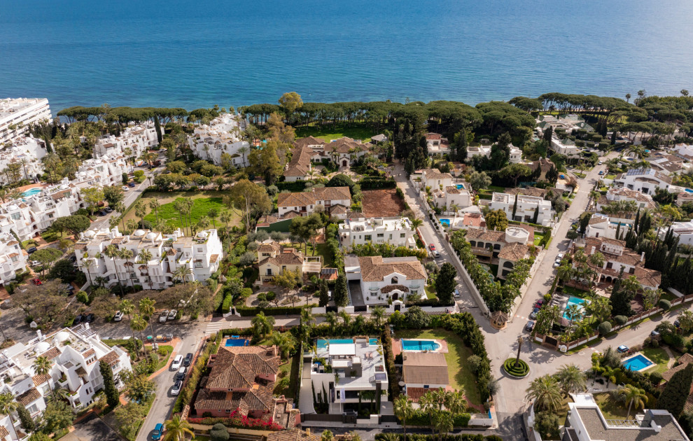 Villa excepcional en primera línea de playa en Casablanca, Marbella