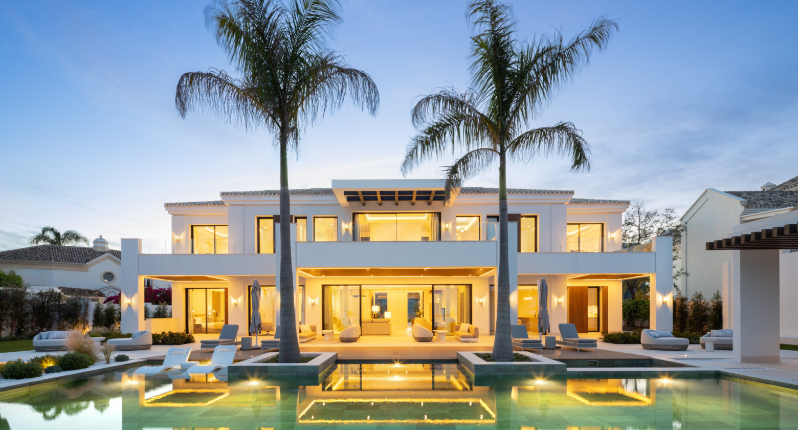 Luxury Modern Villa with Panoramic Sea Views for Sale in Benahavís
