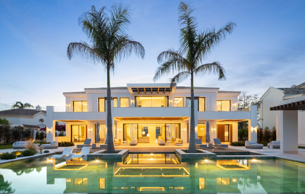 Luxury Modern Villa with Panoramic Sea Views for Sale in Benahavís