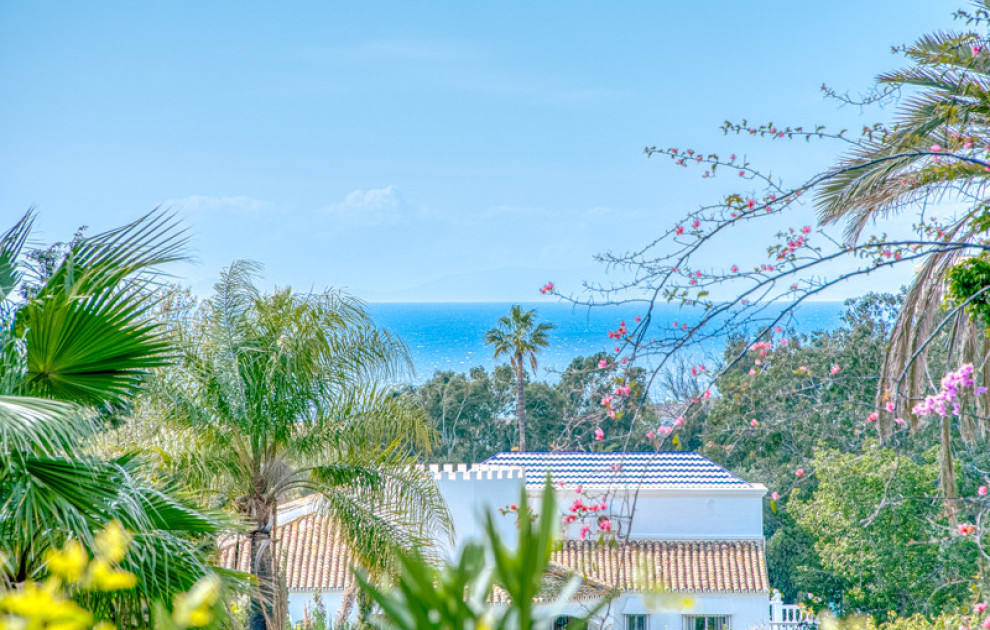 Elegant South-Facing 4-Bedroom Villa in Hacienda Las Chapas, Marbella