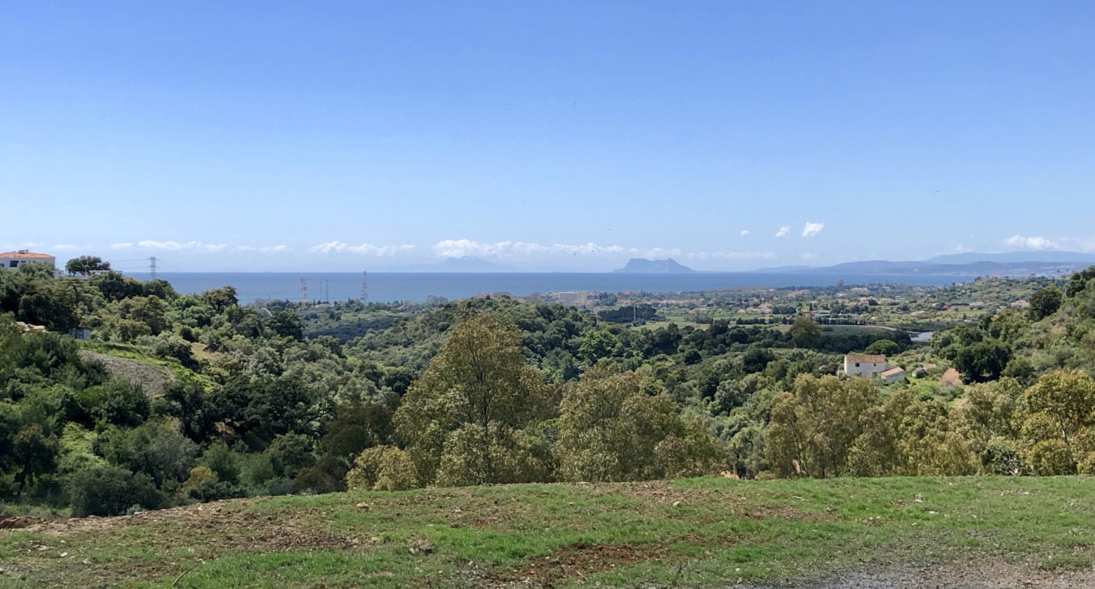 Elevated Plot with Panoramic Sea Views – Ready to Build