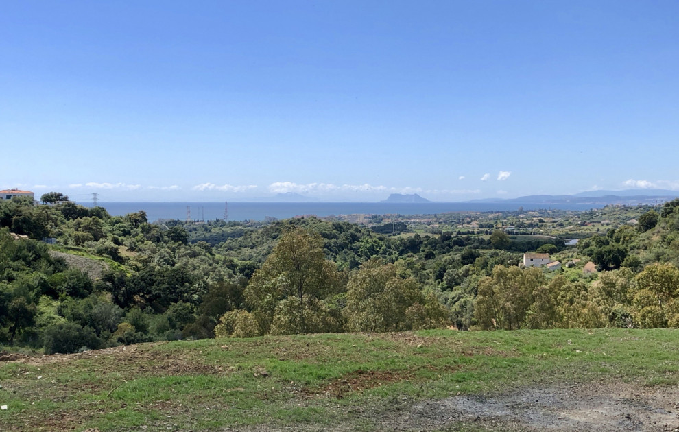 Elevated Plot with Panoramic Sea Views – Ready to Build