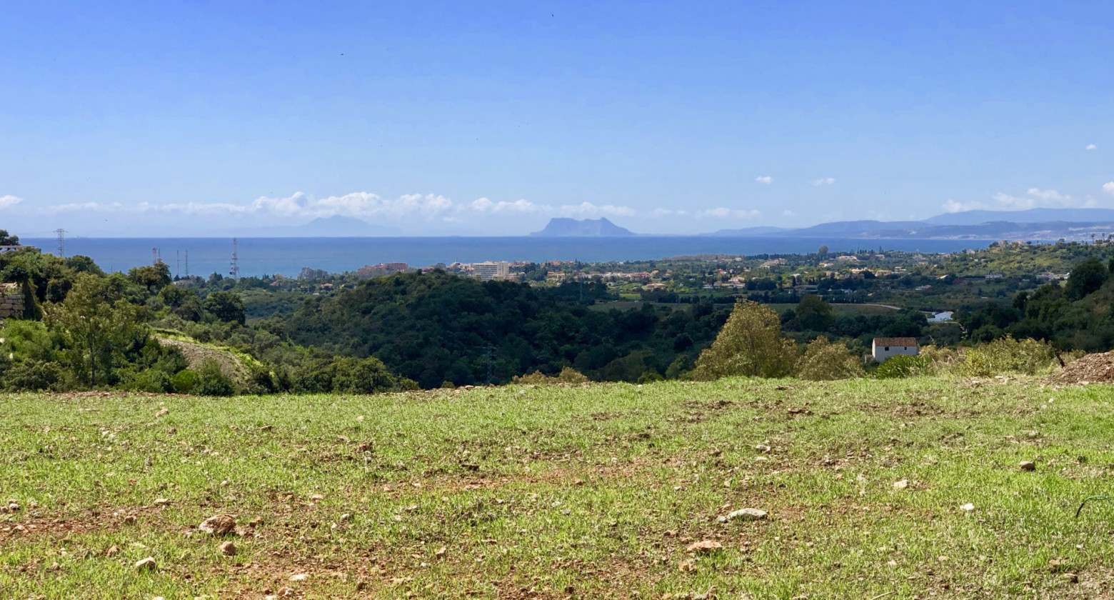 Elevated Plot with Panoramic Sea Views – Ready to Build