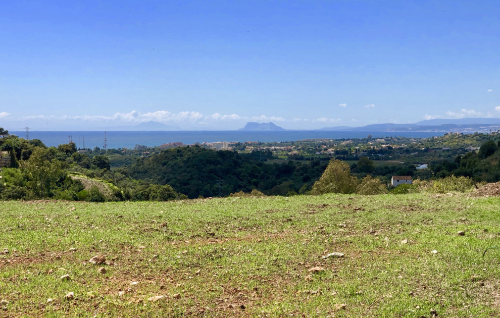 Elevated Plot with Panoramic Sea Views – Ready to Build