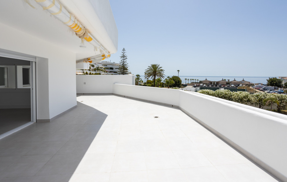 Luxury Renovated Beachfront Apartment – Parque del Sol, Guadalmina Baja