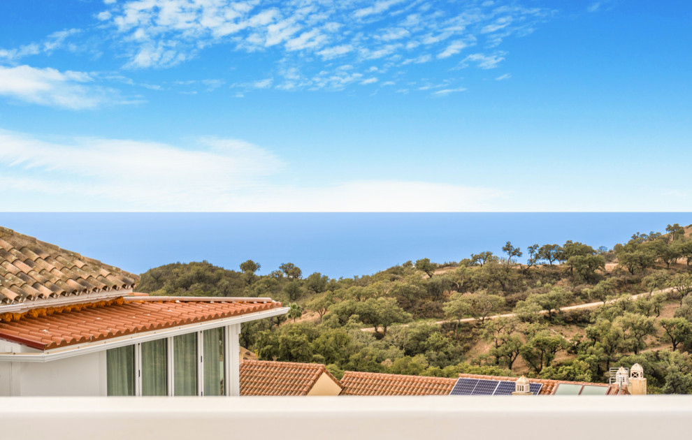 Semi-Detached Villa with Sea and Mountain Views in La Mairena, Marbella East