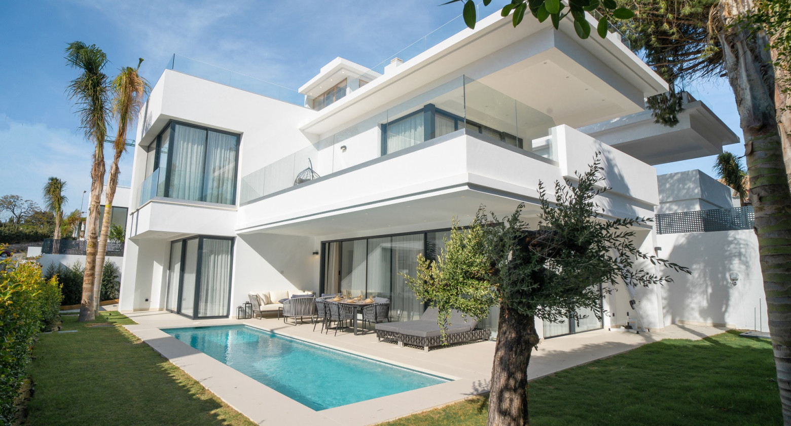 Modern Villa in Rio Verde, Marbella Golden Mile – Just 100 meters from the beach
