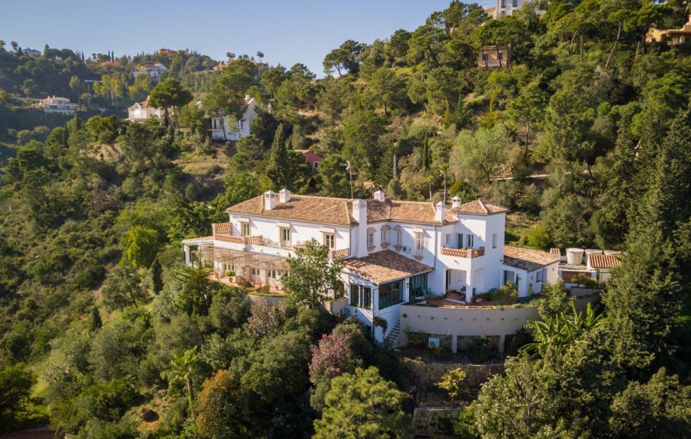 Traditional Elegant Estate with Panoramic Views