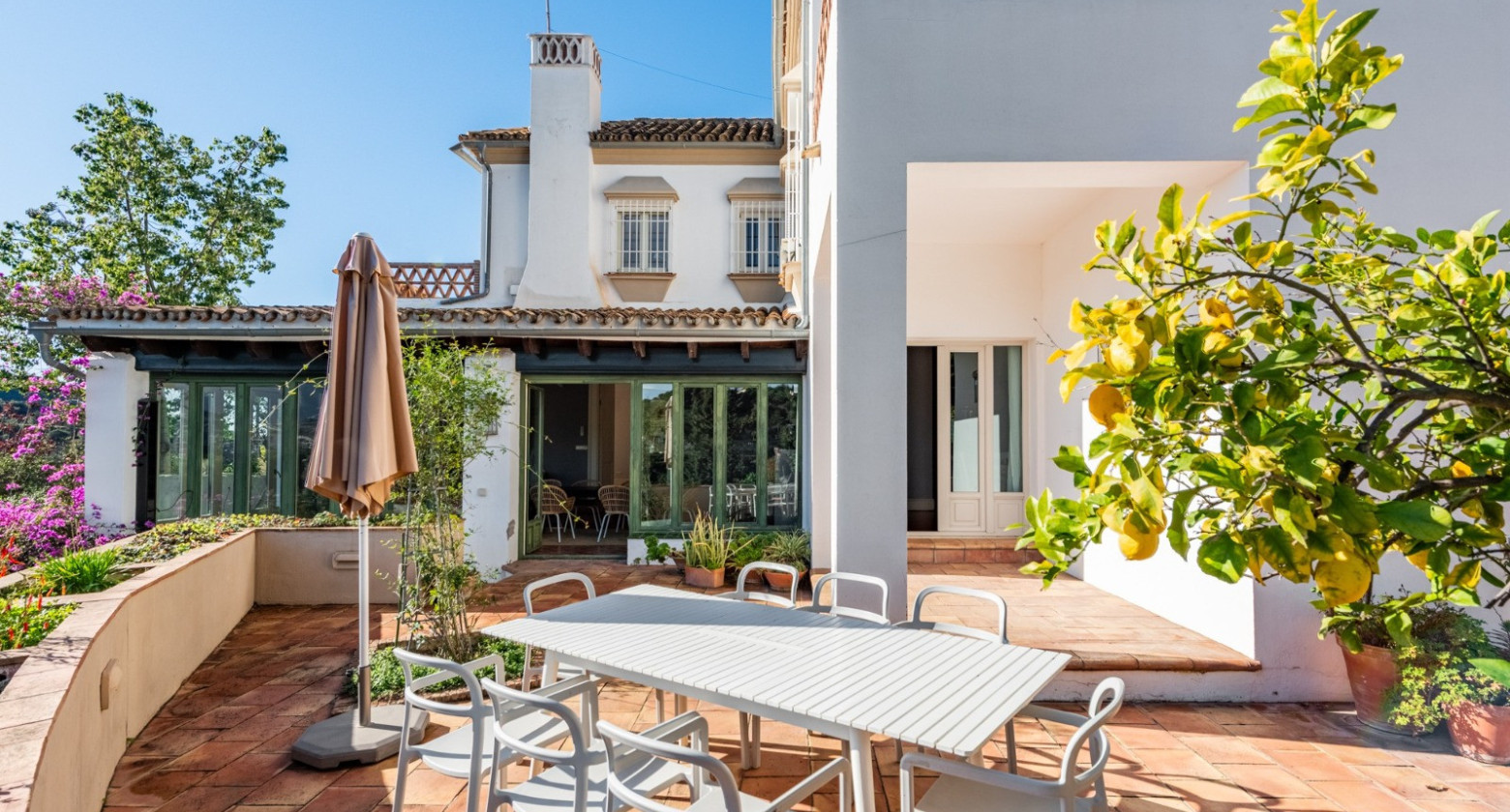 Traditional and Elegant Estate with Panoramic Views in El Madroñal