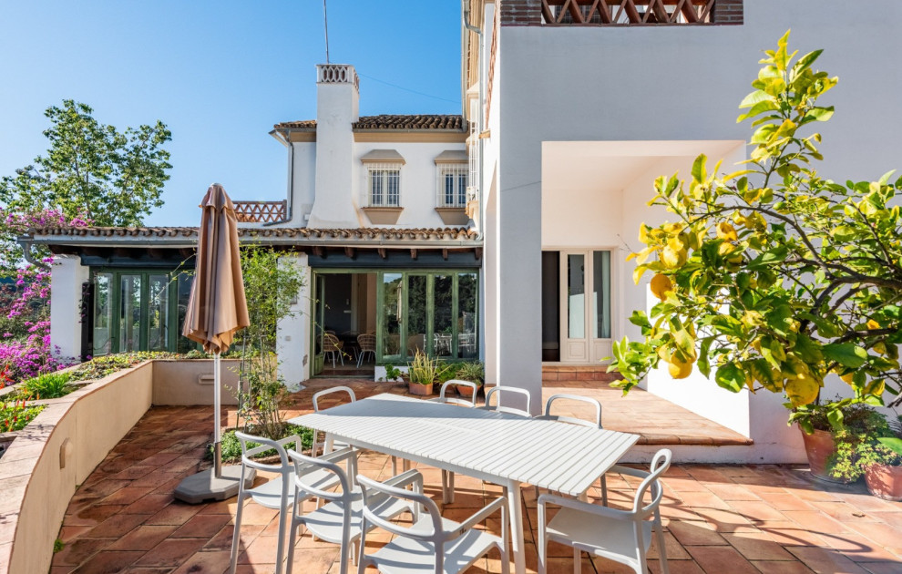 Traditional and Elegant Estate with Panoramic Views in El Madroñal