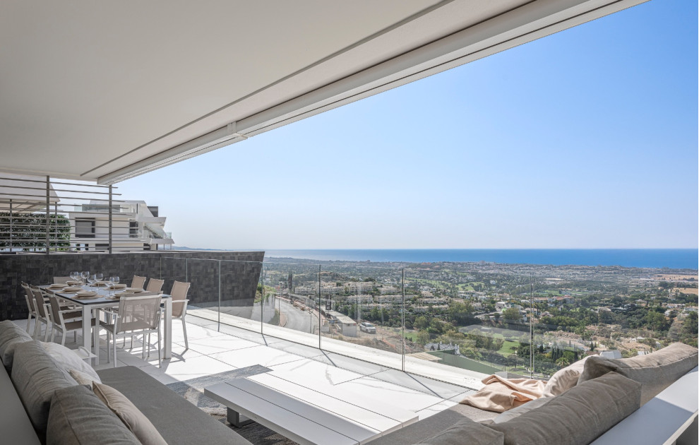 Stunning Corner Middle-Floor Apartment with Panoramic Golf & Sea Views