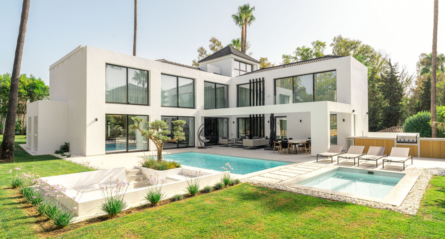 Stylish Family Living in Nueva Andalucía’s Prime Location