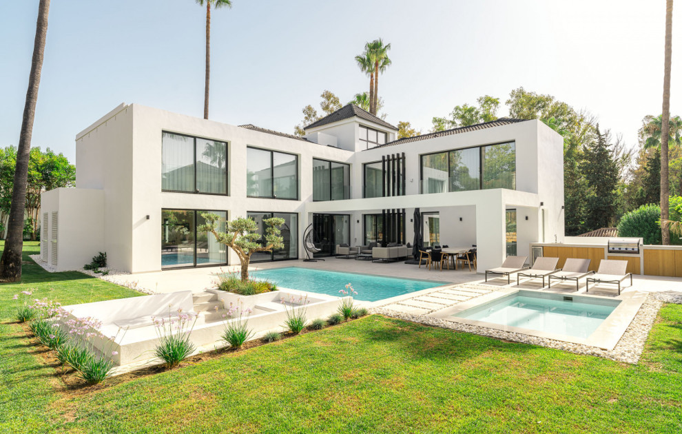 Stylish Family Living in Nueva Andalucía’s Prime Location