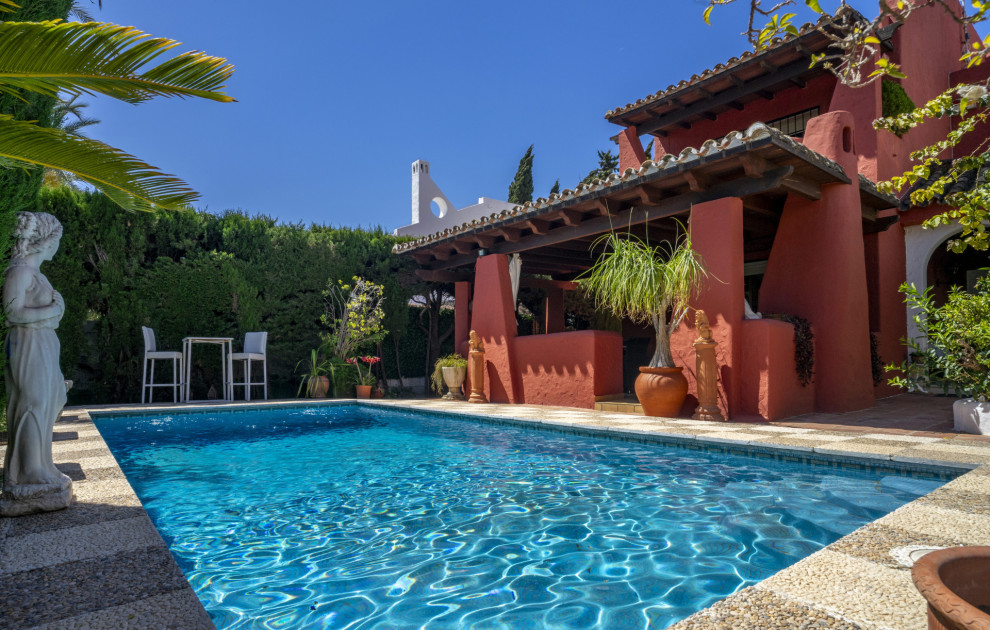 Villa en venta en Nueva Andalucía, Marbella