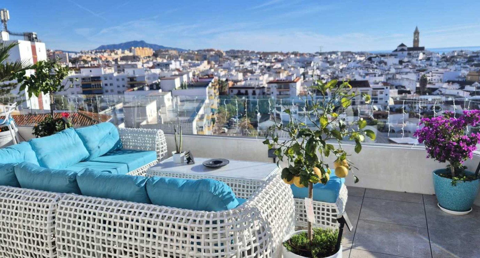 Luxury penthouse with panoramic sea and mountain views in the center of Estepona