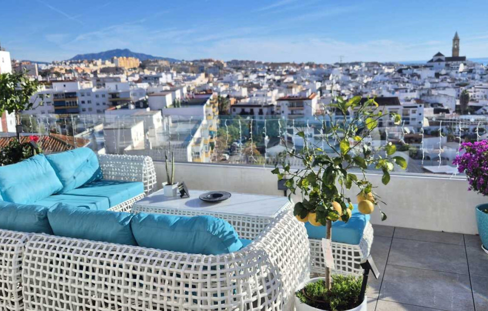 Luxury penthouse with panoramic sea and mountain views in the center of Estepona
