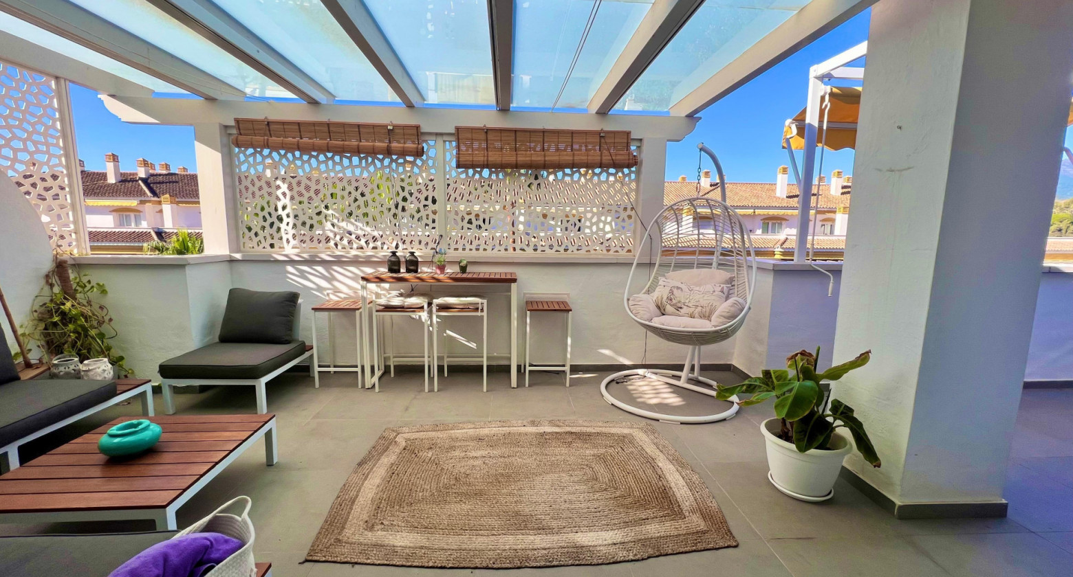 Renovated and very welcoming penthouse in the well-known Dama de Noche complex