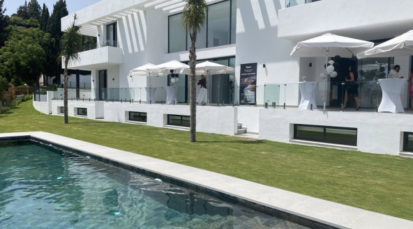 Open House at Villa Paradise: A Perfect Blend of Style, Location, and Investment Potential