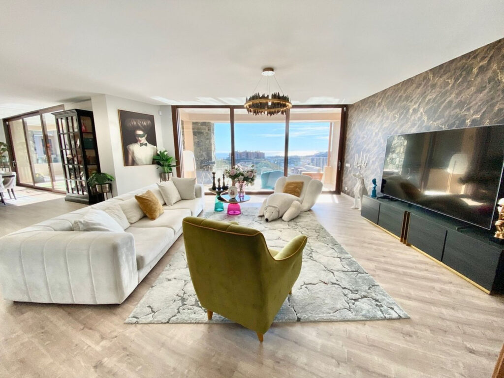 Middle Floor Apartment — Benahavís