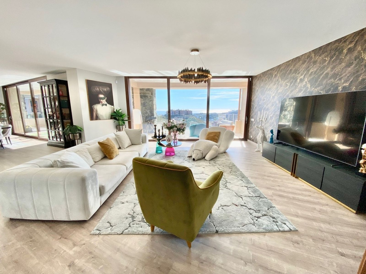 Middle Floor Apartment — Benahavís