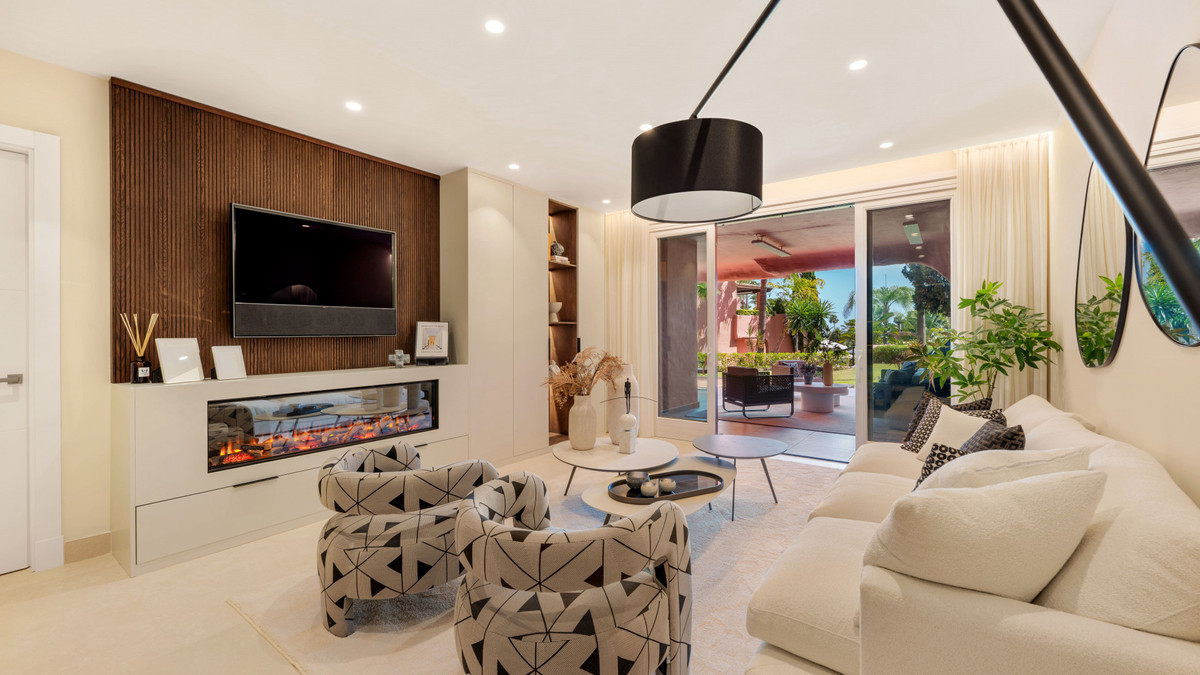 Middle Floor Apartment — Estepona