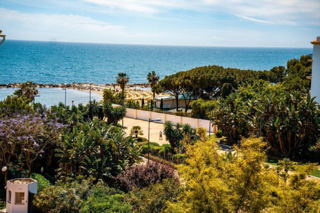 Апартамент средний этаж — Puerto Banús