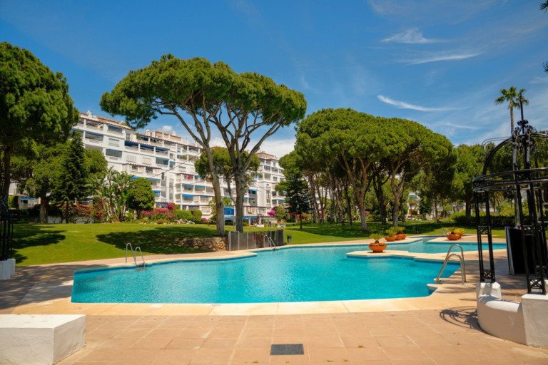 Middle Floor Apartment — Puerto Banús