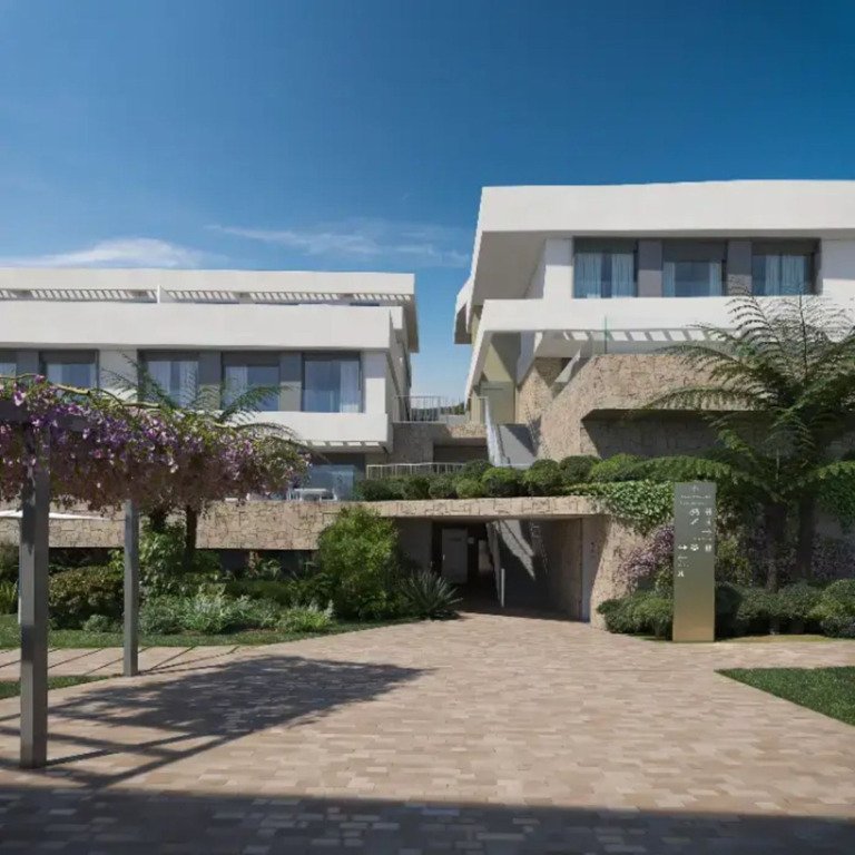 Апартамент средний этаж — Estepona