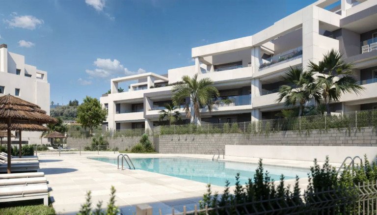 Апартамент средний этаж — Estepona