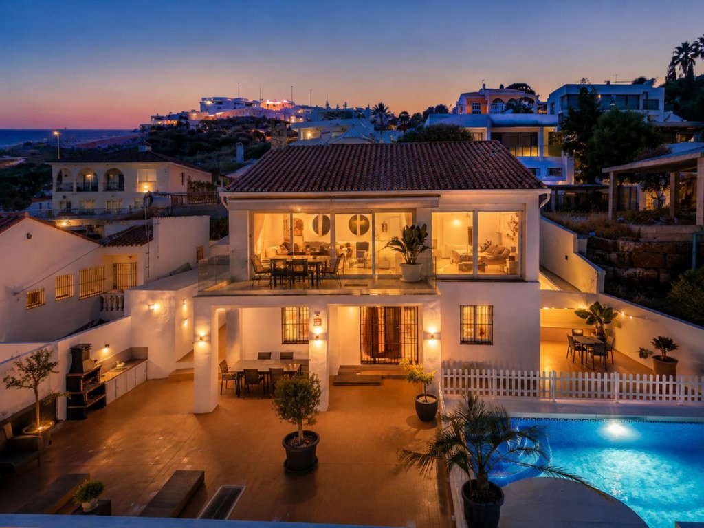 Villa – Chalet — Estepona