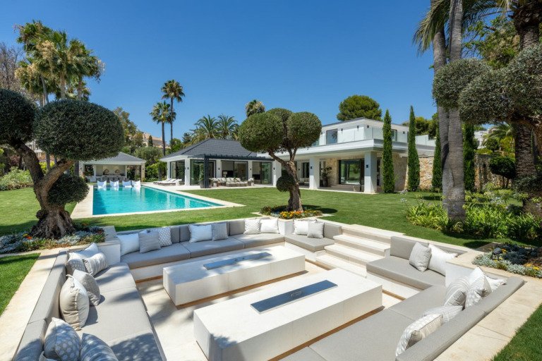 Villa – Chalet — Nueva Andalucía