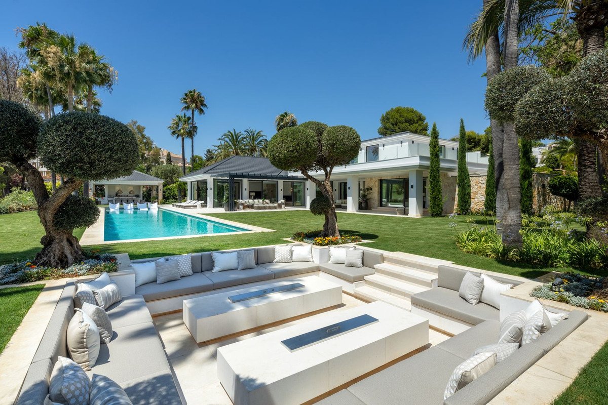 Villa – Chalet — Nueva Andalucía